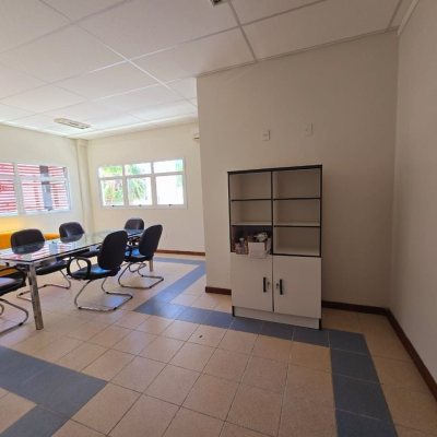 Predio com 1024m², 14 garagens, no bairro Itacorubi em Florianópolis