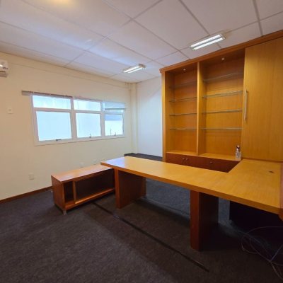 Predio com 1024m², 14 garagens, no bairro Itacorubi em Florianópolis