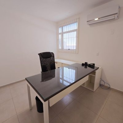 Predio com 1024m², 14 garagens, no bairro Itacorubi em Florianópolis