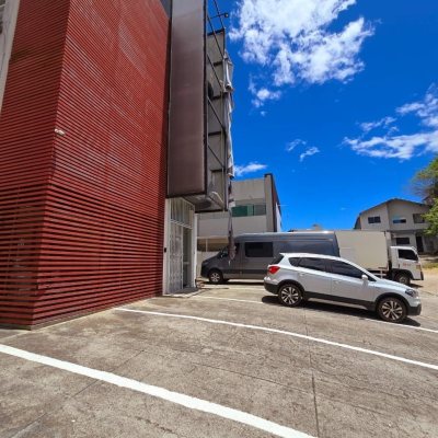 Predio com 1024m², 14 garagens, no bairro Itacorubi em Florianópolis