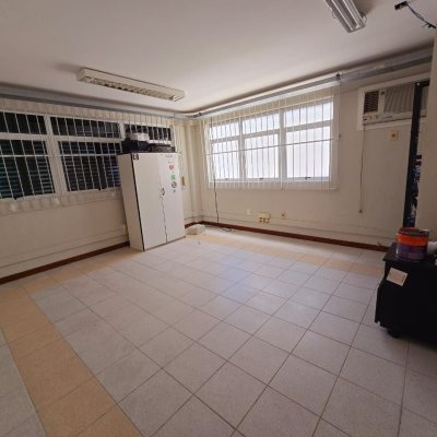 Predio com 1024m², 14 garagens, no bairro Itacorubi em Florianópolis