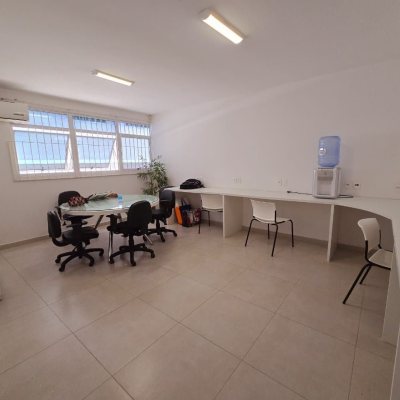 Predio com 1024m², 14 garagens, no bairro Itacorubi em Florianópolis