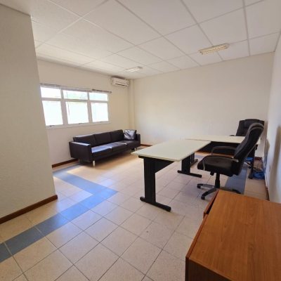 Predio com 1024m², 14 garagens, no bairro Itacorubi em Florianópolis