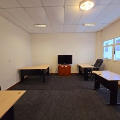 Predio com 1024m², 14 garagens, no bairro Itacorubi em Florianópolis