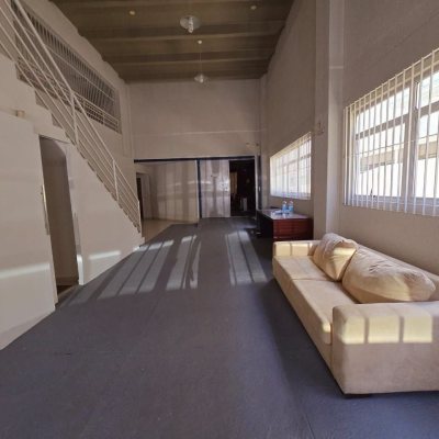 Predio com 1024m², 14 garagens, no bairro Itacorubi em Florianópolis