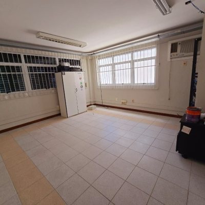Predio com 1024m², 14 garagens, no bairro Itacorubi em Florianópolis