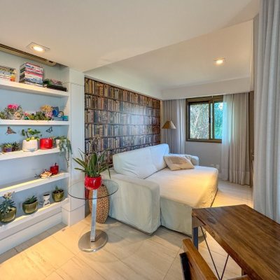 Apartamentos com 130m², 3 quartos, 2 suítes, 2 garagens, no bairro Coqueiros em Florianópolis