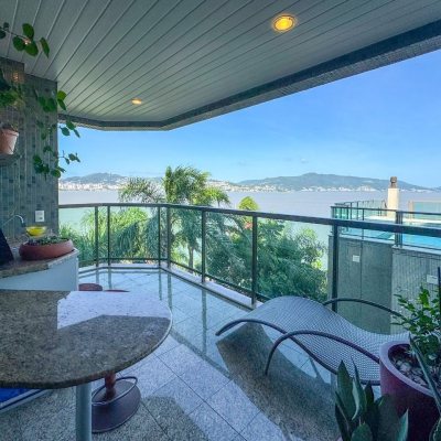 Apartamentos com 130m², 3 quartos, 2 suítes, 2 garagens, no bairro Coqueiros em Florianópolis