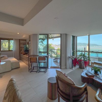 Apartamentos com 130m², 3 quartos, 2 suítes, 2 garagens, no bairro Coqueiros em Florianópolis