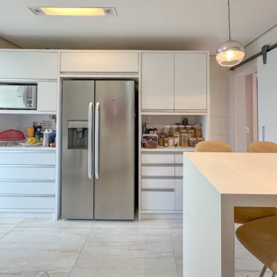 Apartamentos com 130m², 3 quartos, 2 suítes, 2 garagens, no bairro Coqueiros em Florianópolis