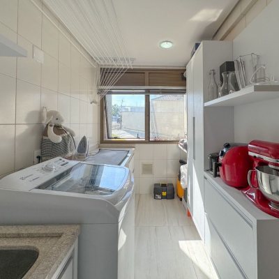 Apartamentos com 130m², 3 quartos, 2 suítes, 2 garagens, no bairro Coqueiros em Florianópolis