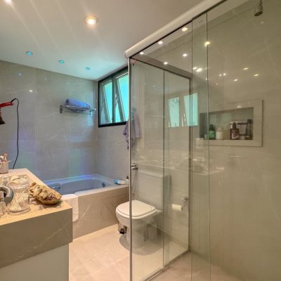 Apartamentos com 130m², 3 quartos, 2 suítes, 2 garagens, no bairro Coqueiros em Florianópolis