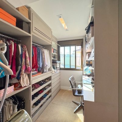 Apartamentos com 130m², 3 quartos, 2 suítes, 2 garagens, no bairro Coqueiros em Florianópolis