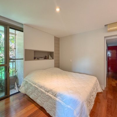 Apartamentos com 130m², 3 quartos, 2 suítes, 2 garagens, no bairro Coqueiros em Florianópolis