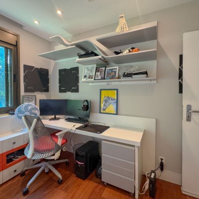 Apartamentos com 130m², 3 quartos, 2 suítes, 2 garagens, no bairro Coqueiros em Florianópolis