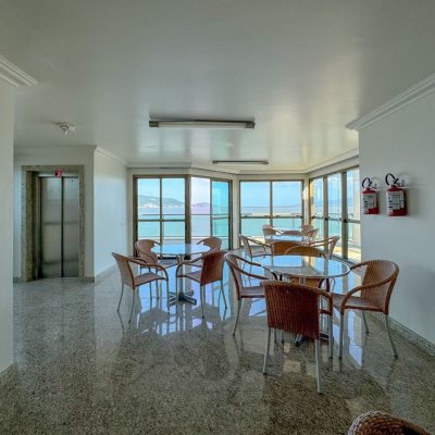 Apartamentos com 130m², 3 quartos, 2 suítes, 2 garagens, no bairro Coqueiros em Florianópolis