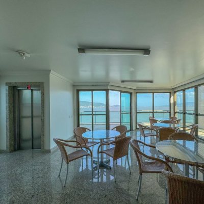 Apartamentos com 130m², 3 quartos, 2 suítes, 2 garagens, no bairro Coqueiros em Florianópolis