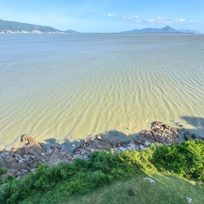 Apartamentos com 130m², 3 quartos, 2 suítes, 2 garagens, no bairro Coqueiros em Florianópolis