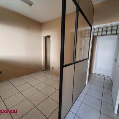 Sala com 27m², no bairro Centro em Florianópolis