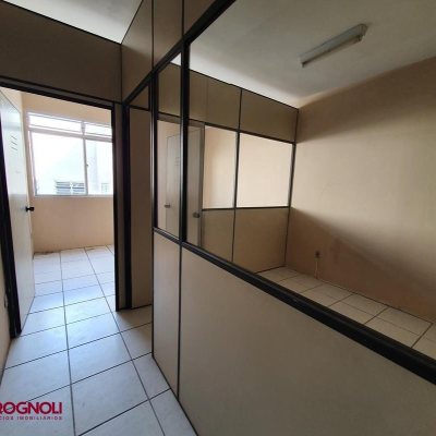 Sala com 27m², no bairro Centro em Florianópolis