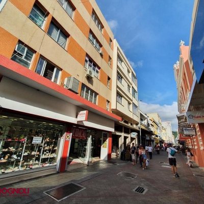 Sala com 27m², no bairro Centro em Florianópolis