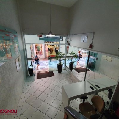 Sala com 27m², no bairro Centro em Florianópolis