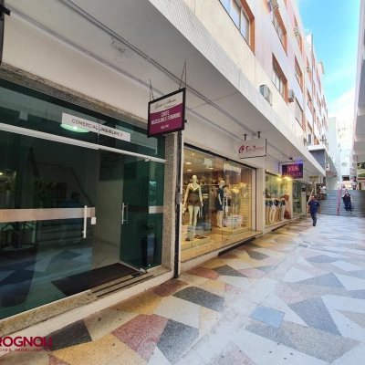 Sala com 27m², no bairro Centro em Florianópolis