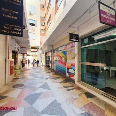 Sala com 27m², no bairro Centro em Florianópolis