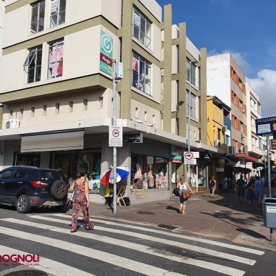 Sala com 27m², no bairro Centro em Florianópolis