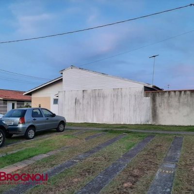Casa em Condomínio com 51m², 3 quartos, 2 garagens, no bairro Bela Vista em Palhoça
