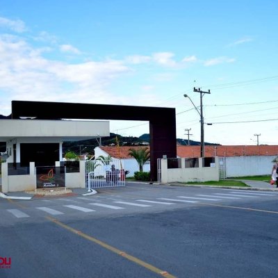 Casa em Condomínio com 51m², 3 quartos, 2 garagens, no bairro Bela Vista em Palhoça