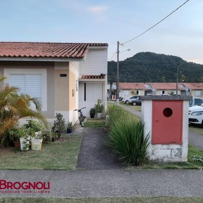 Casa em Condomínio com 51m², 3 quartos, 2 garagens, no bairro Bela Vista em Palhoça