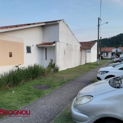 Casa em Condomínio com 51m², 3 quartos, 2 garagens, no bairro Bela Vista em Palhoça