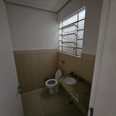 Casa Comercial com 198m², no bairro Centro em Florianópolis