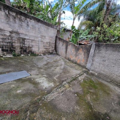 Casa Residencial com 55m², 2 quartos, 4 garagens, no bairro São Luiz em São José