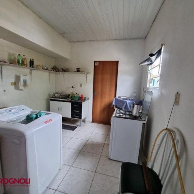 Casa Residencial com 55m², 2 quartos, 4 garagens, no bairro São Luiz em São José