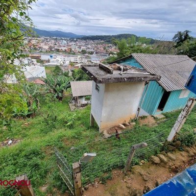 Casa Residencial com 55m², 2 quartos, 4 garagens, no bairro São Luiz em São José