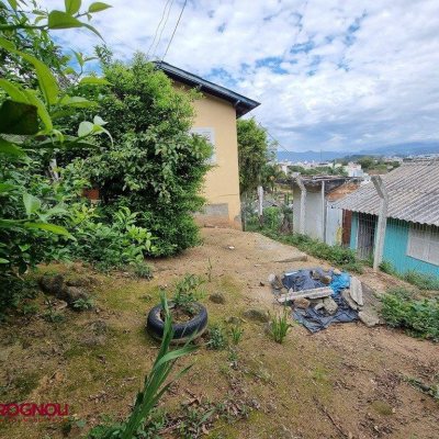 Casa Residencial com 55m², 2 quartos, 4 garagens, no bairro São Luiz em São José