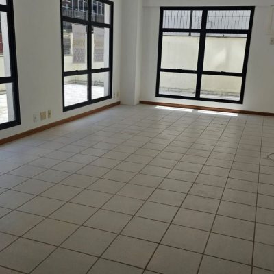 Sala com 35m², 1 garagem, no bairro Centro em Florianópolis