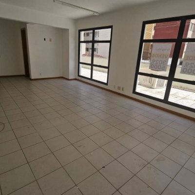 Sala com 35m², 1 garagem, no bairro Centro em Florianópolis