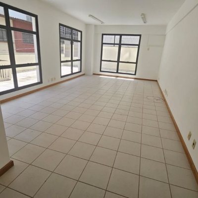 Sala com 35m², 1 garagem, no bairro Centro em Florianópolis