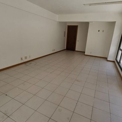 Sala com 35m², 1 garagem, no bairro Centro em Florianópolis