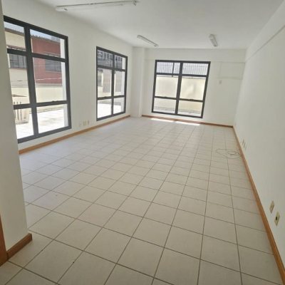 Sala com 35m², 1 garagem, no bairro Centro em Florianópolis