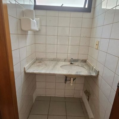 Sala com 35m², 1 garagem, no bairro Centro em Florianópolis