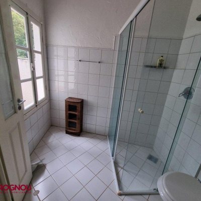 Casa Residencial com 300m², 3 quartos, 2 suítes, 2 garagens, no bairro Sambaqui em Florianópolis