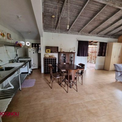 Casa Residencial com 300m², 3 quartos, 2 suítes, 2 garagens, no bairro Sambaqui em Florianópolis