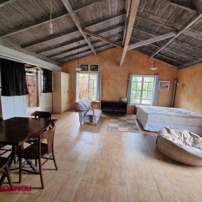 Casa Residencial com 300m², 3 quartos, 2 suítes, 2 garagens, no bairro Sambaqui em Florianópolis