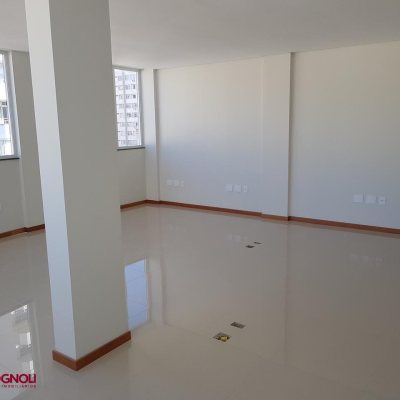 Predio com 600m², 8 garagens, no bairro Centro em Florianópolis