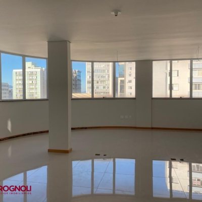 Predio com 600m², 8 garagens, no bairro Centro em Florianópolis