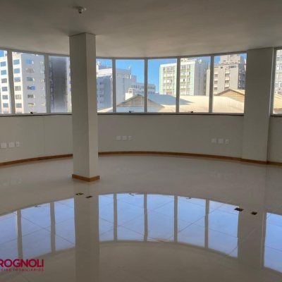 Predio com 600m², 8 garagens, no bairro Centro em Florianópolis